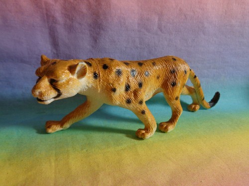Vintage 1998 Cheetah PVC Plastic Figure - Picture 2 of 7