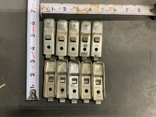 LOTS OF 10 REPUBLIC STEEL SHELF CLIPS