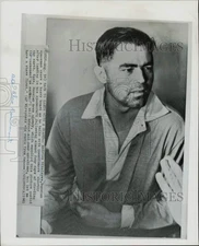 1962 Press Photo Cosmonaut Andrian Nikolayev talks with questioners.