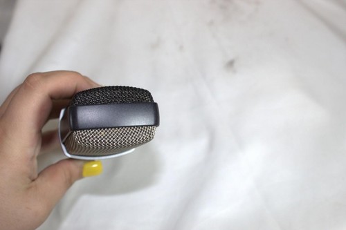 AKG C214 Professional Large Diaphragm Condenser Microphone w/ Carrying Case - Picture 7 of 14
