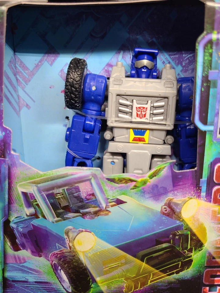 Transformers Legacy Evolution Beachcomber & Paradise Parakeet Deluxe IN STOCK - Image 2 of 3