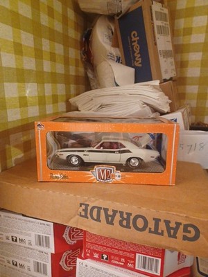 1970 DODGE CHALLENGER TA 340 SIX PAK WHITE BLACK RED 1:24 M2 MACHINES PREMIUM