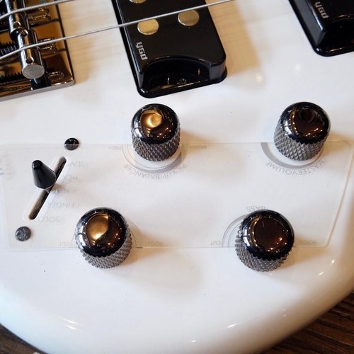 YAMAHA TRBX304 / Bajo eléctrico usado / Circuito activo de 2 bandas / Blanco - Imagen 3 de 9