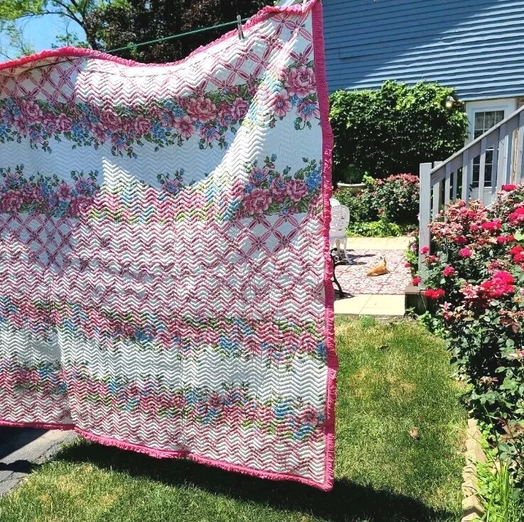 De colección. Acolchado National Sure Fit años 50 80 X 84 rosa, blanco, enrejado con volantes jardín Foto 3 de 4