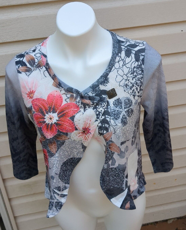 Christopher and Banks size petite medium 3/4 length floral sweater pre-owned