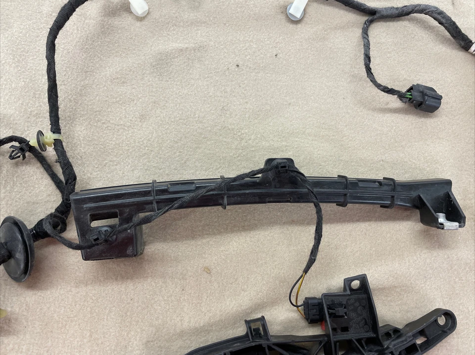 Arnés de cableado de puerta trasera izquierda GM 2017 Chevrolet Cruze 39081237 usado Foto 4 de 4