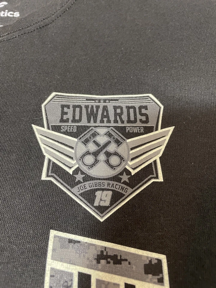 Camiseta GRANDE Adulto CARL EDWARDS #19 Nascar CAMUFLAJE DIGITAL F&B Gráfico Bandera Americana Foto 4 de 4