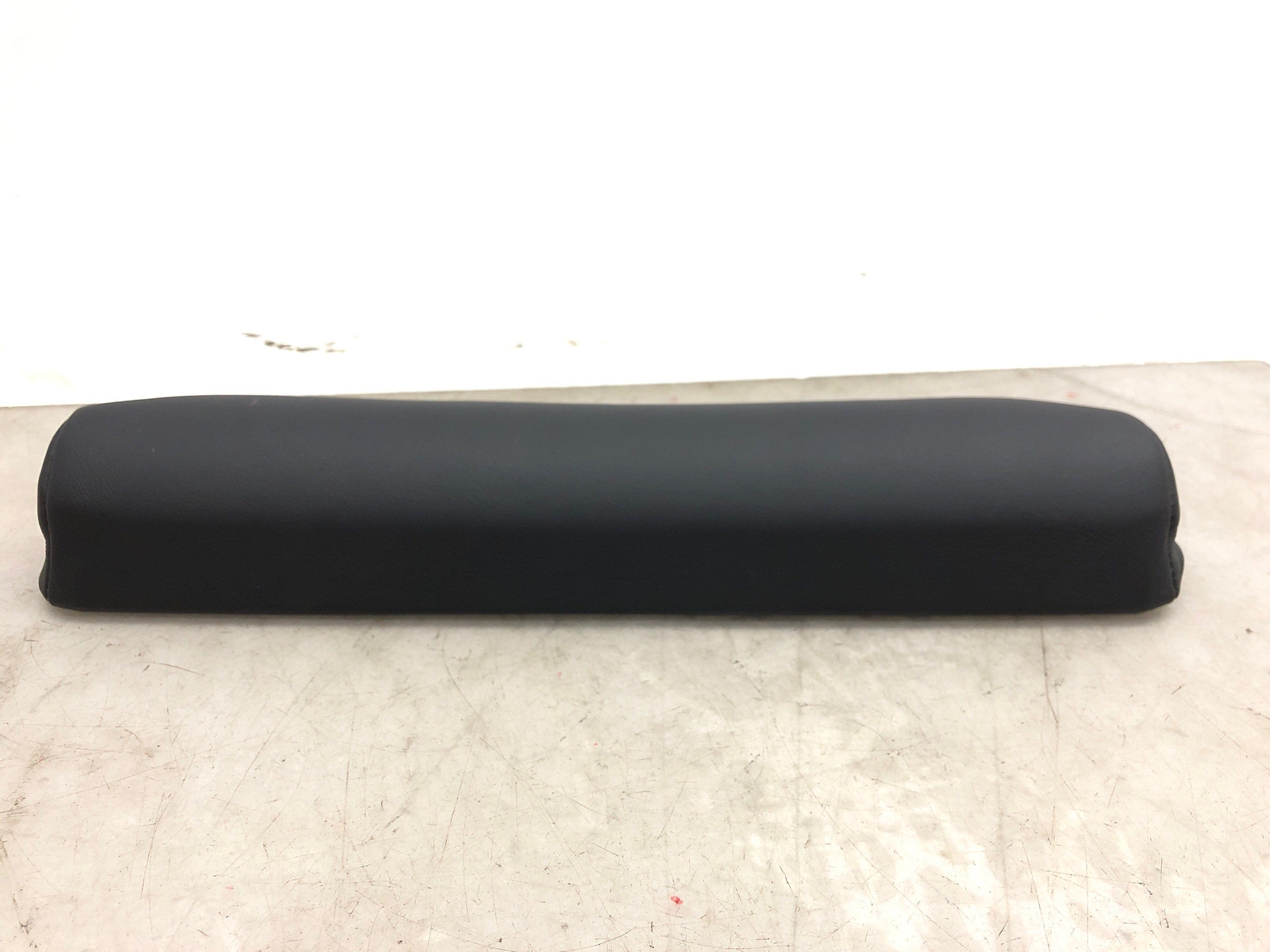 2016-2020 BENTLEY BENTAYGA REAR CENTER MIDDLE CHILD SEAT COVER BRACKET