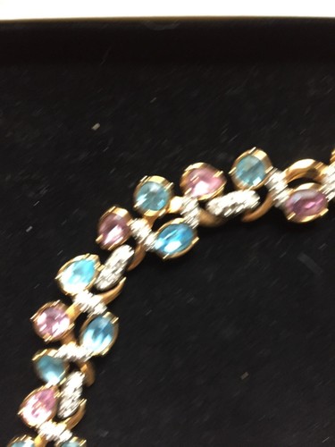 SWAROVSKI : collier vintage plaqué or, cristaux, son écrin avec ref, prix 225€ - Picture 4 of 9