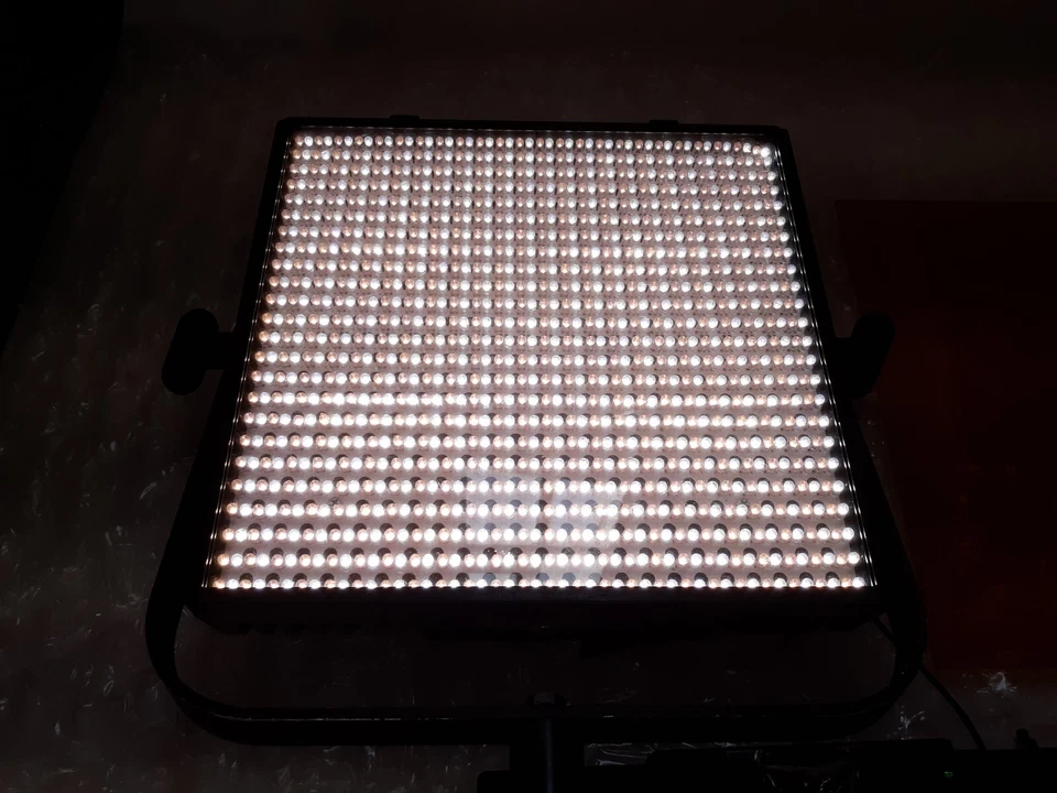 Litepanels LP-1x1 Bicolor 3200K-5600K Flood con Adaptador de CA + Batería *PROBADO* Foto 3 de 4