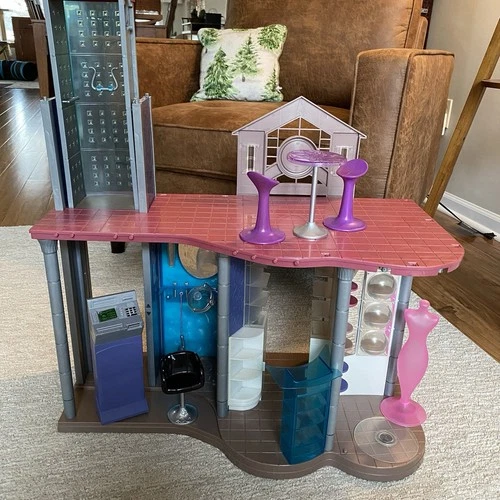 Mattel Barbie Fashion Show Mall Playset Lights Sound Music RARE Vintage 2004