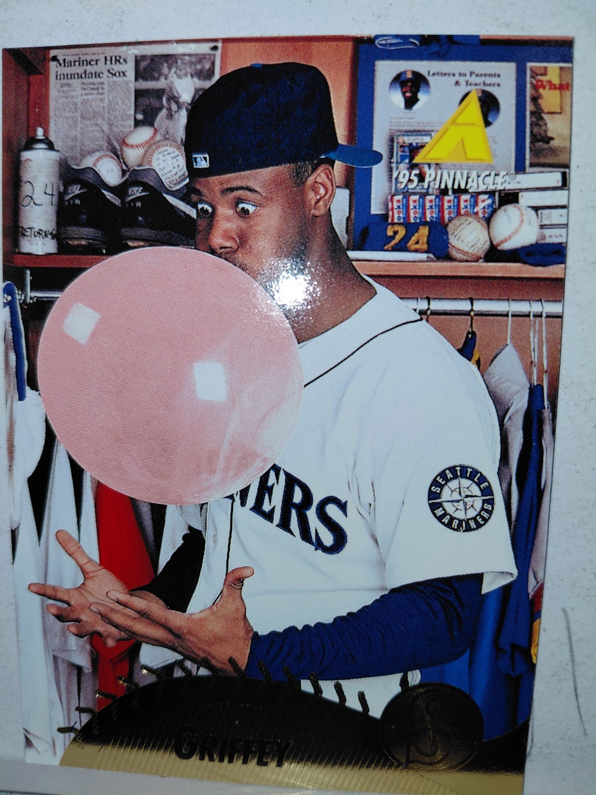 1995 Pinnacle Baseball Ken Griffey Jr #128 Bubble Gum! Mint! Sharp!