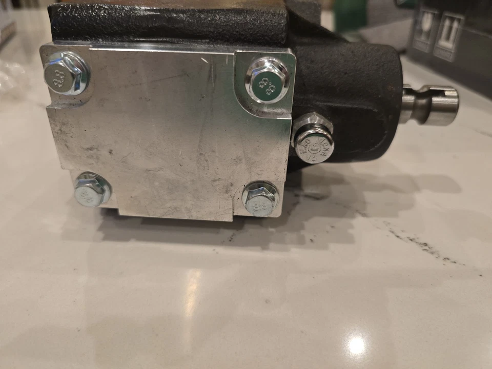 Gearbox AM136330 AUC10298 for John Deere X710 X730 X734 X738 X739 X750 X754 X758 - Image 4 of 4