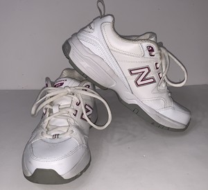 magenta tennis shoes