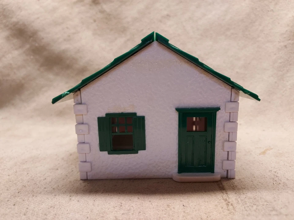 PLASTICVILLE CAPE COD HOUSE # HP-9 + BOX NO CRACKS OR GLUE REPAIRS GREEN & WHITE - Image 4 of 4