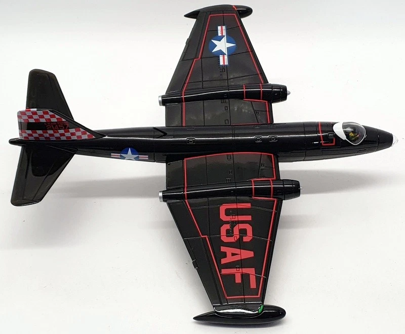 Corgi 1/72 Scale Model Aircraft AA34702 - Martin RB-57A #363 TRW S.Carolina 1964 - Image 3 of 4