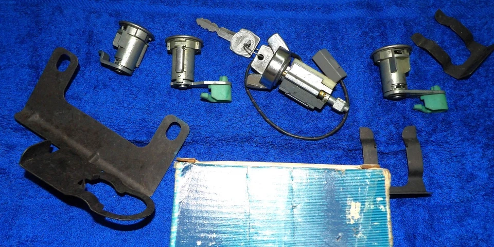 Fairmont Zephyr Station Wagon 1979 1980 nuevo encendido + puerta + juego de cerradura de puerta levadiza Foto 3 de 4