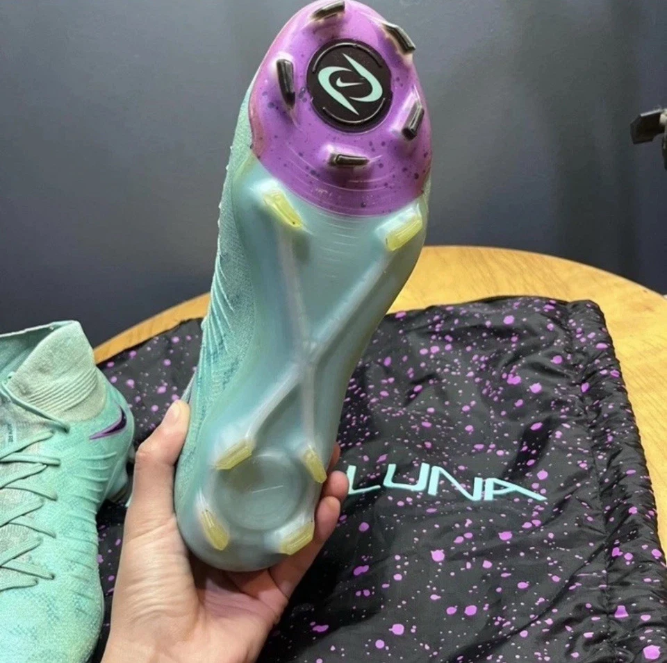 Nike Phantom Luna Gt Soccer Cleats In Woman’s Size 8 Turquoise - Image 3 of 4