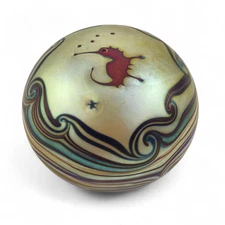 Vintage 1977 Lundberg Studios Signed Art Glass Seahorse Paperweight Iridescent