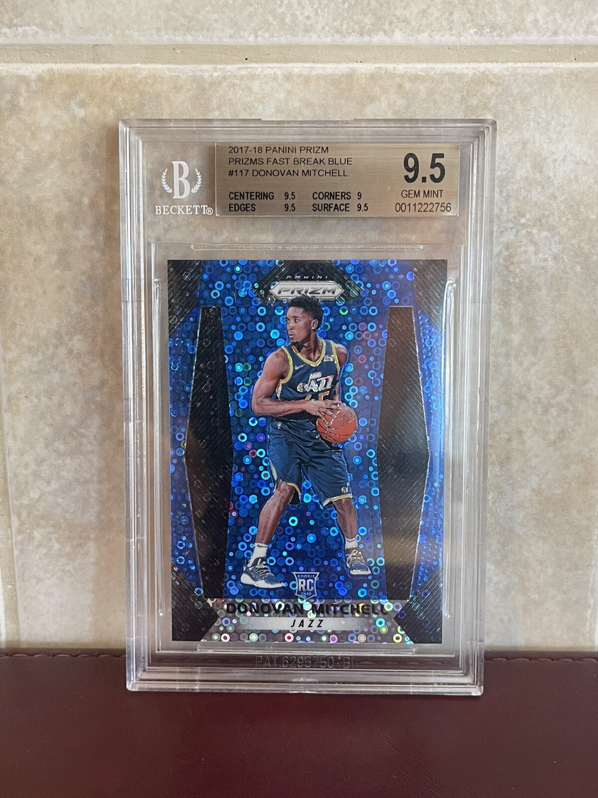 2017-18 DONOVAN MITCHELL PANINI PRIZM FAST BREAK DISCO BLUE /175 BGS 9.5