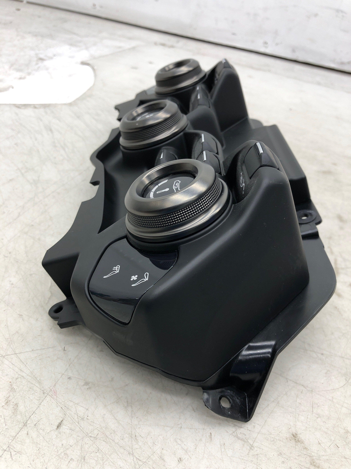 2019-2023 ASTON MARTIN VANTAGE CLIMATE CONTROL PANEL W/ COOLED KY63-18C618-BA