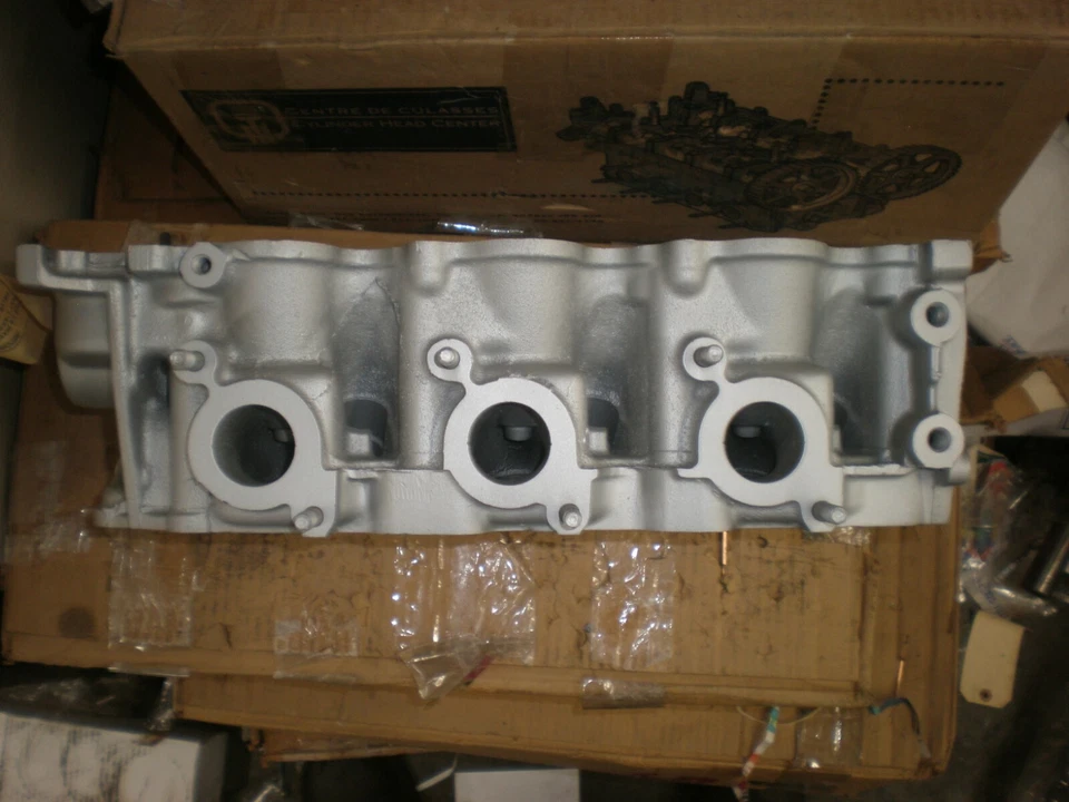 MAZDA 929 MPV 18 VALVE 3.0 SOHC V6 CASTING # JE06 LEFT SIDE CYLINDER HEAD Foto 2 de 4