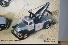 NMIB FIRST GEAR - 1955 DIAMOND "T"- WRECKER - 19-1892 --  GULF OIL COMPANY
