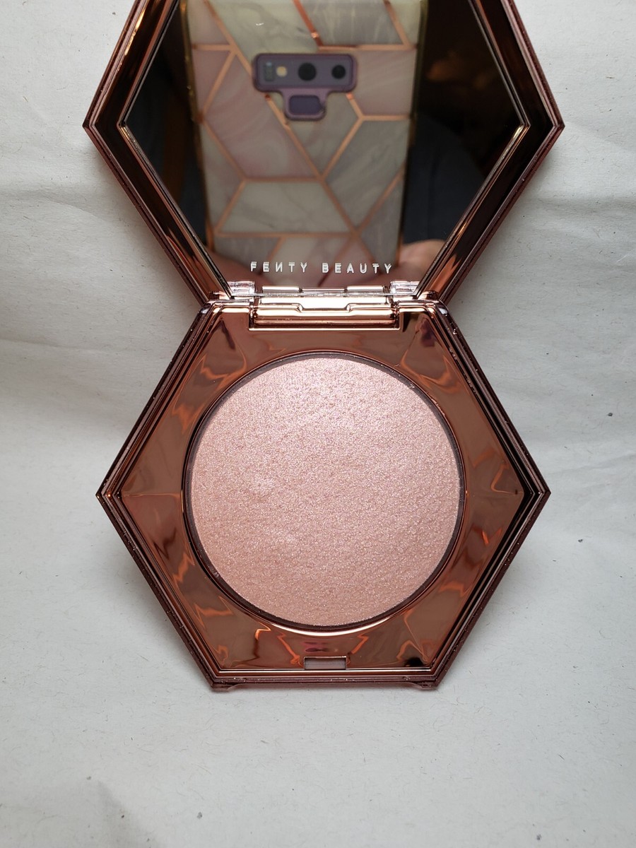 【最安値】Fenty Beauty ハイライト Diamond Bomb 新品 Fenty Beauty by Rihanna Diamond Bomb Highlighter - Rose Rave