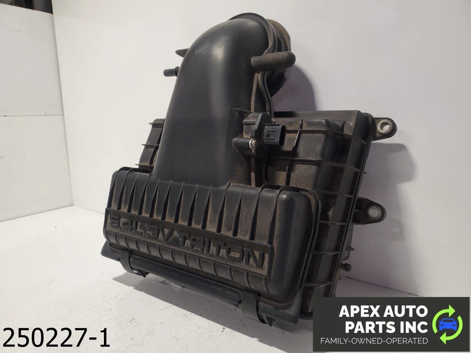 Caja de aire de admisión OEM 2004-2005 Ford F-150 5,4 L Foto 2 de 4