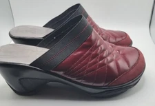 J41 Adventure On Womens 7.5M Rome Crinkle Slip On Mule Clogs Red Leather