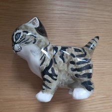 VINTAGE SENESHALL  TABBY & WHITE  CAT / KITTEN 5"