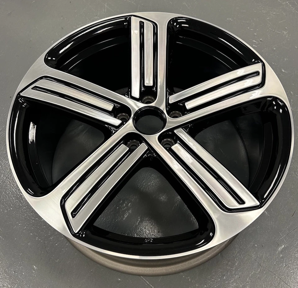 Volkswagen Golf & Golf GTI 2016-2018 OEM 19" Wheel 70017 5G0601025AH - Image 2 of 4