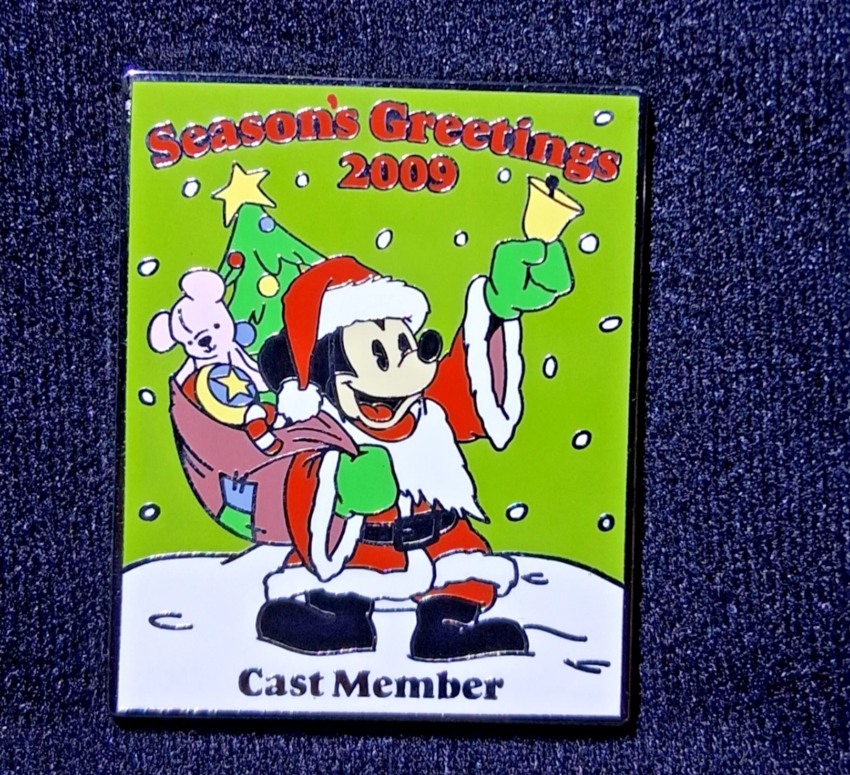DISNEY CAST MEMBER SEASONS GREETINGS 2009 MICKEY CHRISTMAS PIN LE 1750 #74451