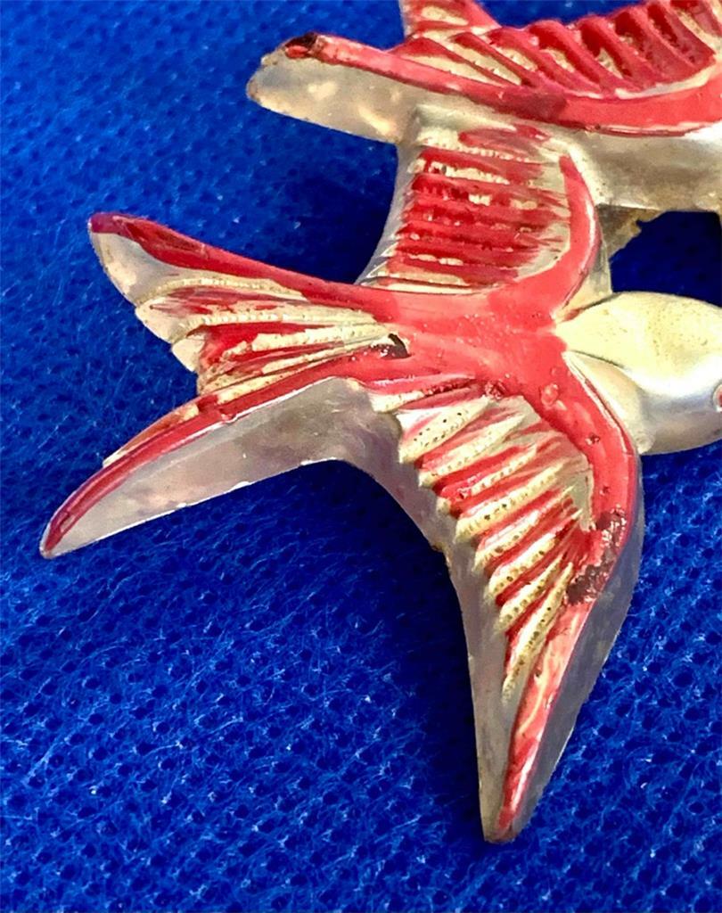 Vintage Painted Solid Lucite Flying Swallows Love… - image 9