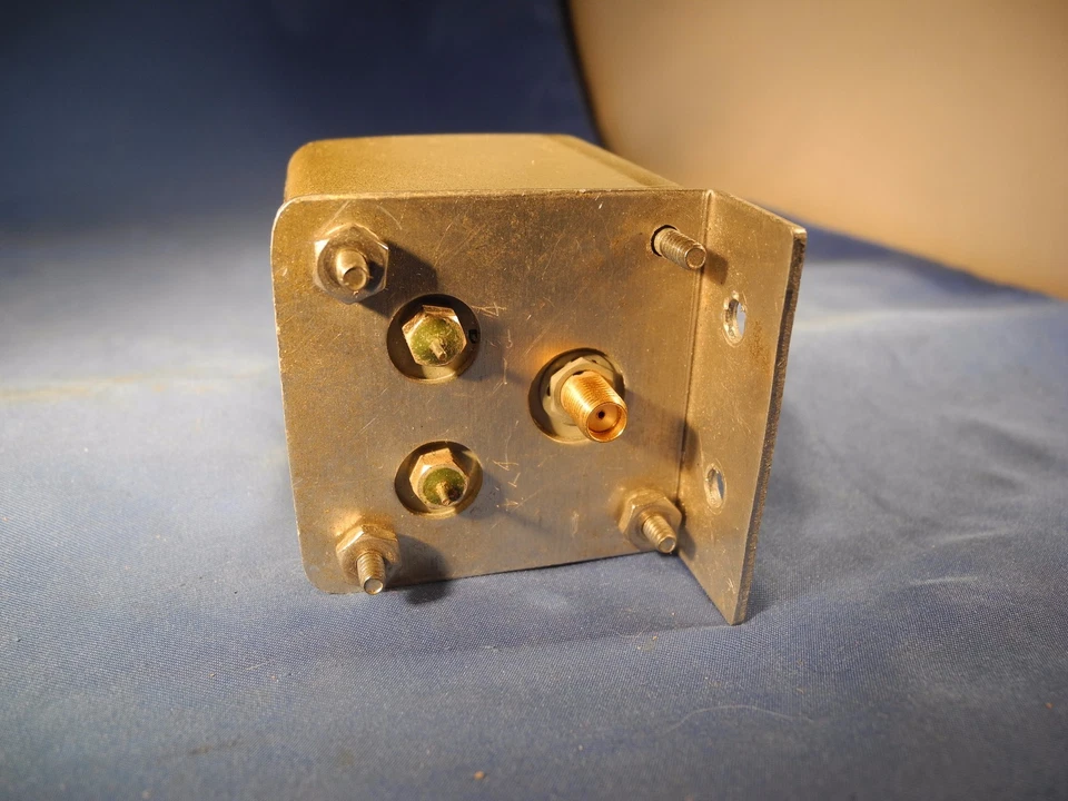 GREENRAY 376-000A RF Precision Frequency Source 220 MHz SMA Input: 28 VDC - Image 3 of 4