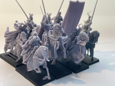 8 Grail Knights  inc command resin 28mm Bretonnian