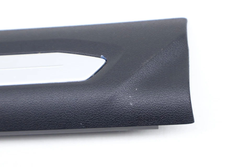 2020–2024 BMW 228I XDRIVE GRAN COUPE 2,0 л — передний ПОРОГ ДВЕРИ / потертости - Изображение 3 из 4