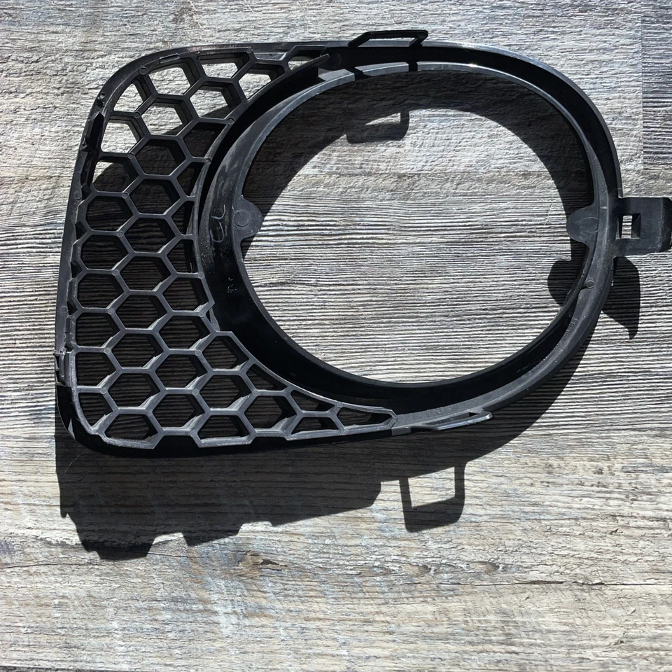 Luz antiniebla Pontiac Solstice GXP Turbo parrilla bisel pasajero derecho 07-09 OEM Foto 3 de 4