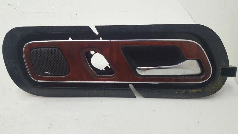 Maçaneta interna da porta com moldura lado direito do passageiro 2003 Mercedes SLK320 - Imagem 2 de 4