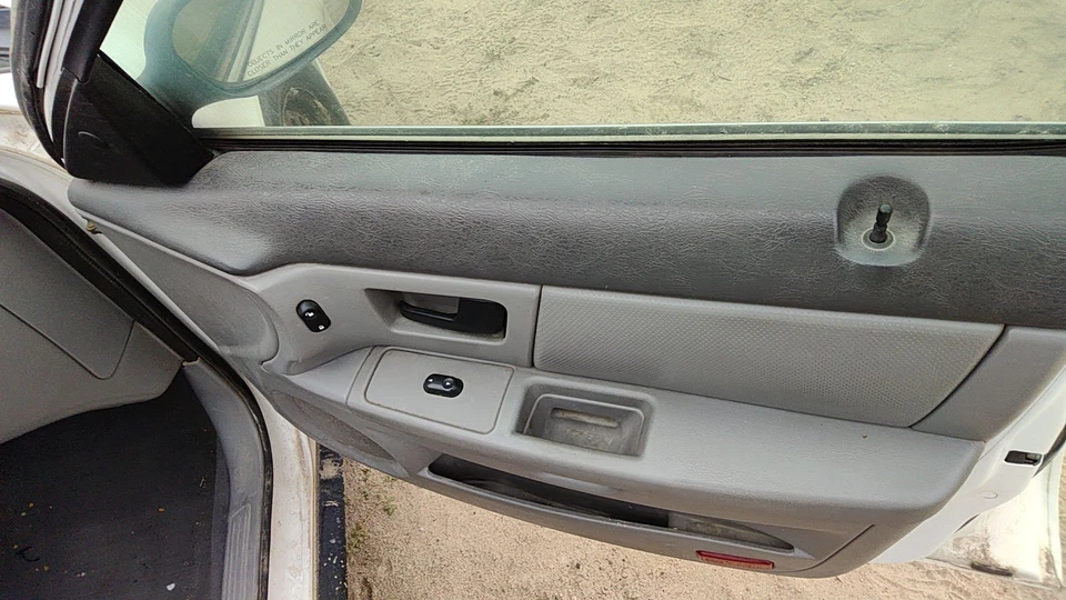 2005 Mercury Sable passageiro painel de acabamento da porta dianteira direita com interruptores cinza - Imagem 4 de 4