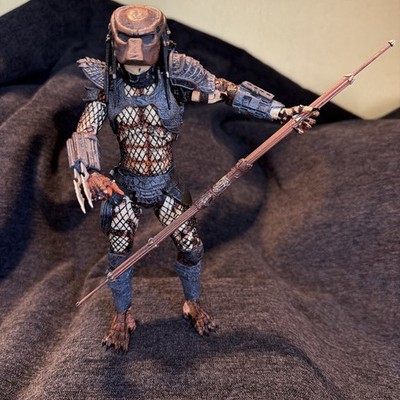 NECA Predator 2: Ultimate Battle Damaged City Hunter Action Figure w/ Spear