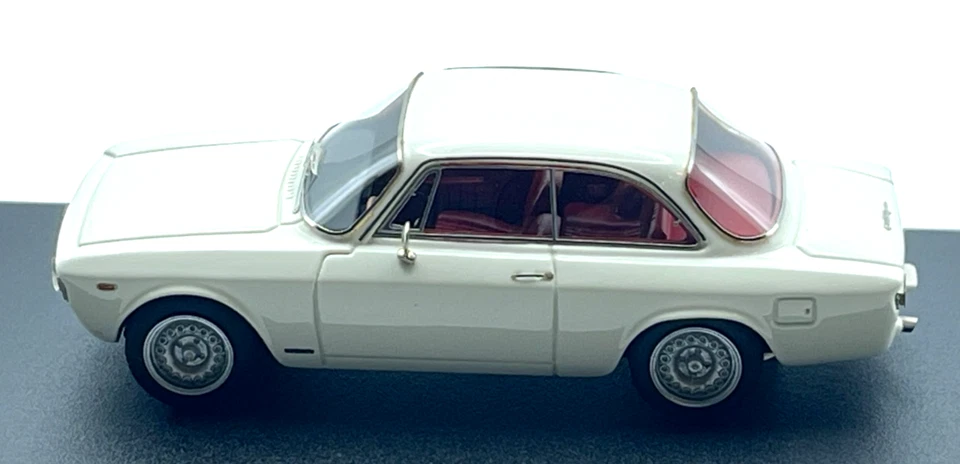 Looksmart Alfa Romeo Giulia Coupe GTA 1300 Junior LS08B Branco 1:43 igual BBR MR - Imagem 4 de 4
