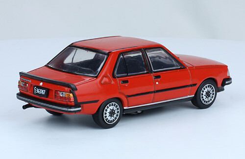 Renault 6 オレンジ 1/18スケールモデル 2台セット Renault 6 オレンジ 1/18スケールモデル 2台セット Renault 6 オレンジ