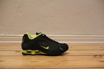 Nike Shox R4 GS Schwarz Volt Gr. 38,39,40 NEU CW2626 001 | eBay