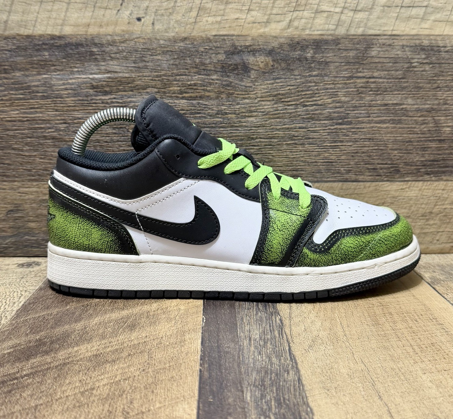 Nike Air Jordan 1 Low SE Shoe Wear Away Black Electric Green Size 7Y / 8.5 Women