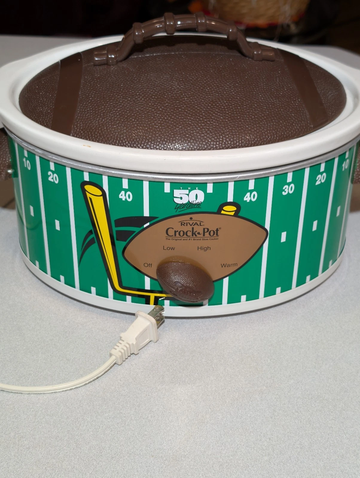 Rival Crock Pot SCVS300 The 50 Yard Line Slow Cooker Football 3.5 Quart Works