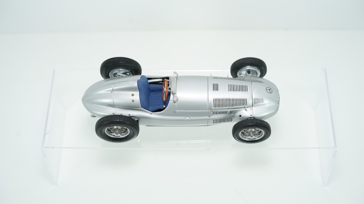 CMC 1/18 Diecast 1939 Mercedes Benz W165 Race Car Series Nr. 2 W18