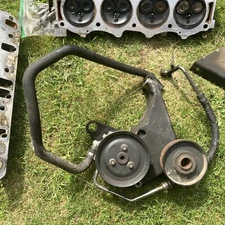 99-02 Land Range Rover P38 Power Steering Pump QVB00040 OEM 4.0 with bracket