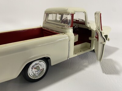 Vintage ERTL American Muscle 1955 Chevy 3100 Cameo 1:18 scale