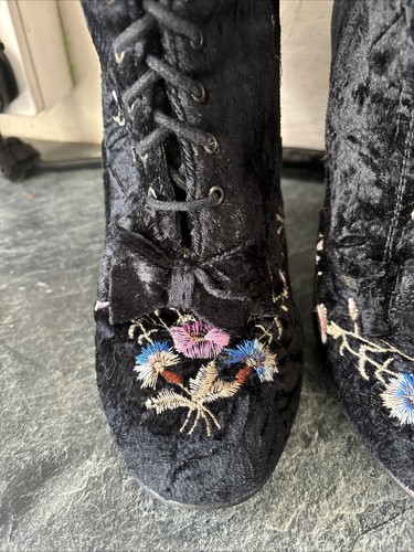 Black velvet Embroidered Ladies boots size 5 Steampunk Boho Vintage - Picture 4 of 13